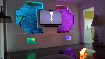 1 bedroom, bed sheets