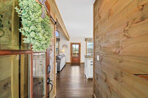 Interior - Views Views Views, Comfort, Location, Amenities (Cherry Log)