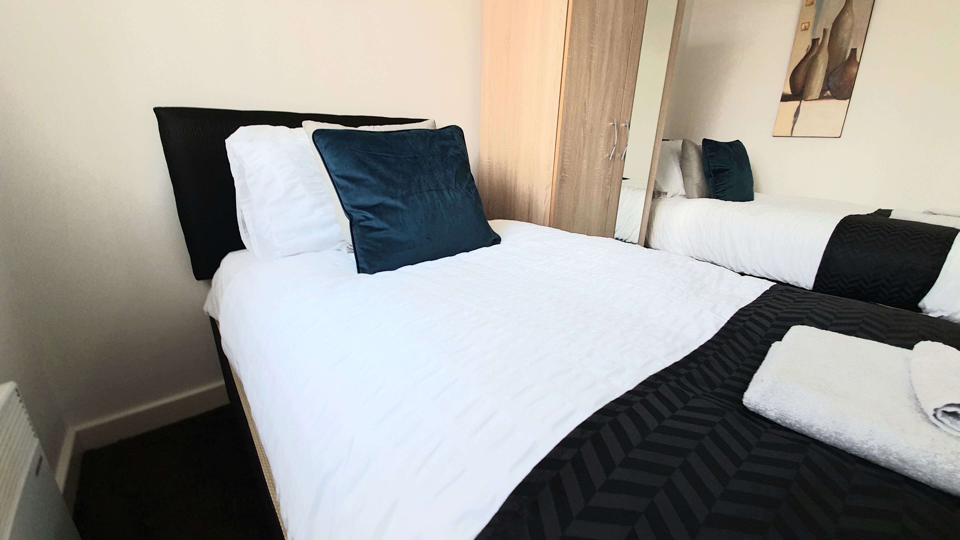 Salford Ark Comfort Stays near Trafford shopping  centre and Salford Royal 