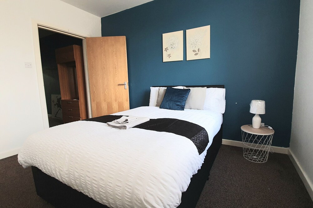 Salford Ark Comfort Stays near Trafford shopping centre and Salford Royal