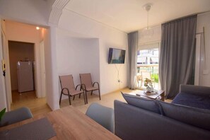 Interior - Eclectic Apartment with Stunning Seaview (Πόρτο Ράφτη)