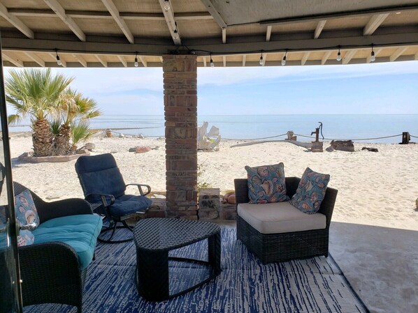 Beach nearby, sun-loungers, beach towels