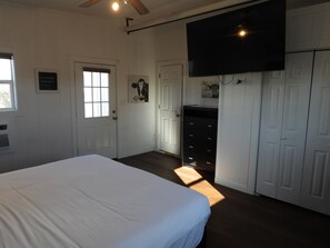 2 slaapkamers, een strijkplank/strijkijzer, gratis wifi, beddengoed