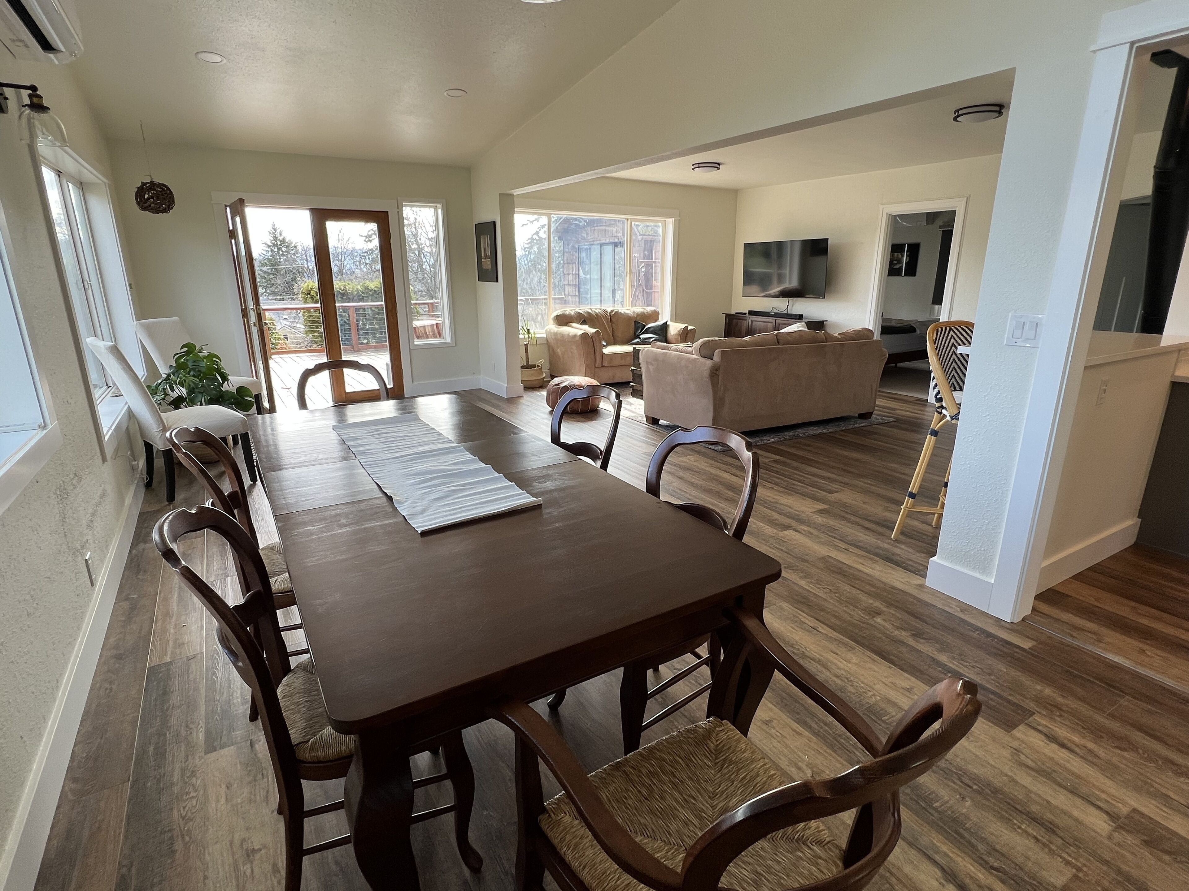 White Salmon Chalet 1 block from downtown