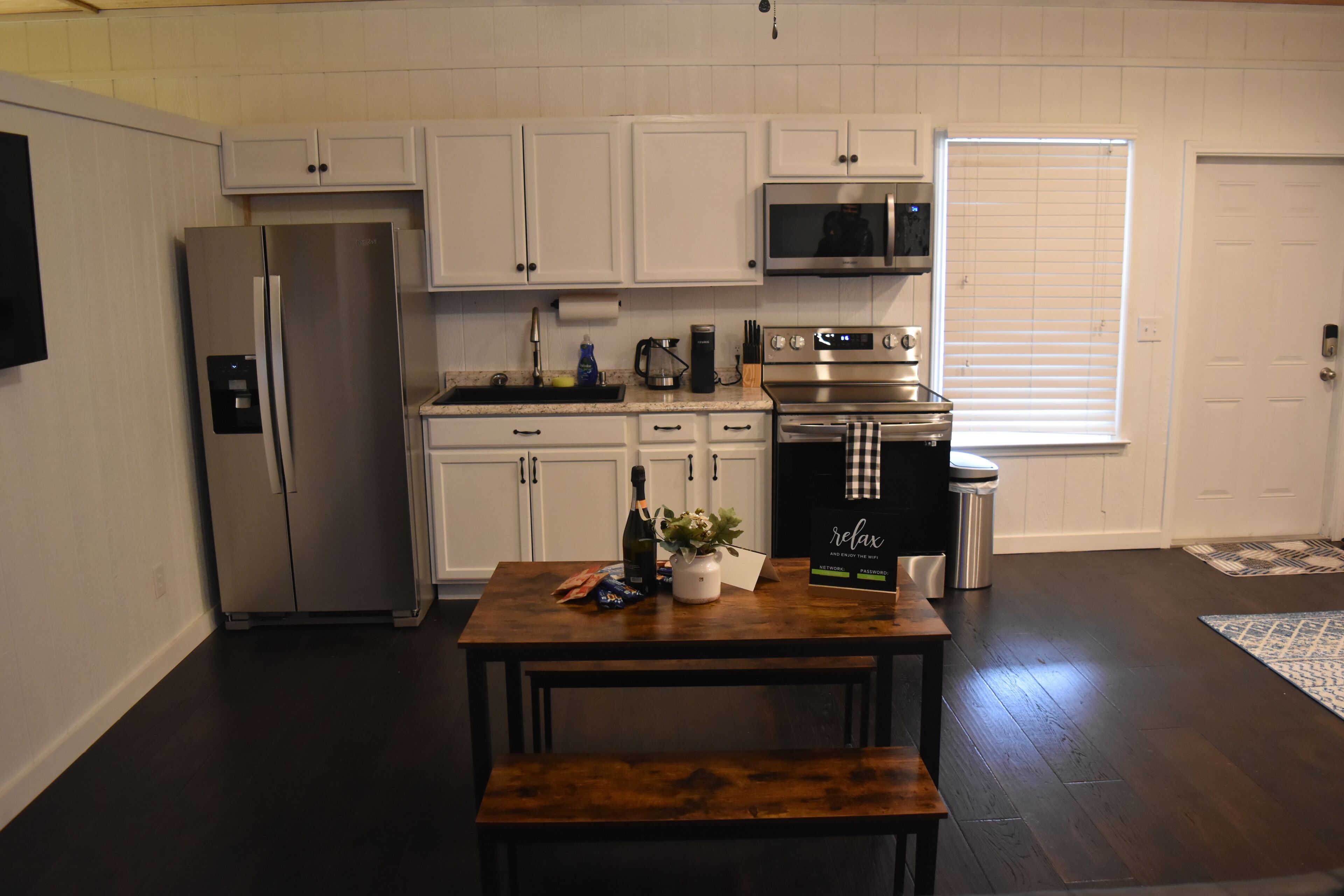 Lovely one room barndominium - The Bastrop Barndo 