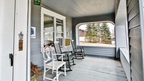 A covered porch with two rocking chairs and a window. - Stately home by Spirit Lake in Menahga (Menahga)