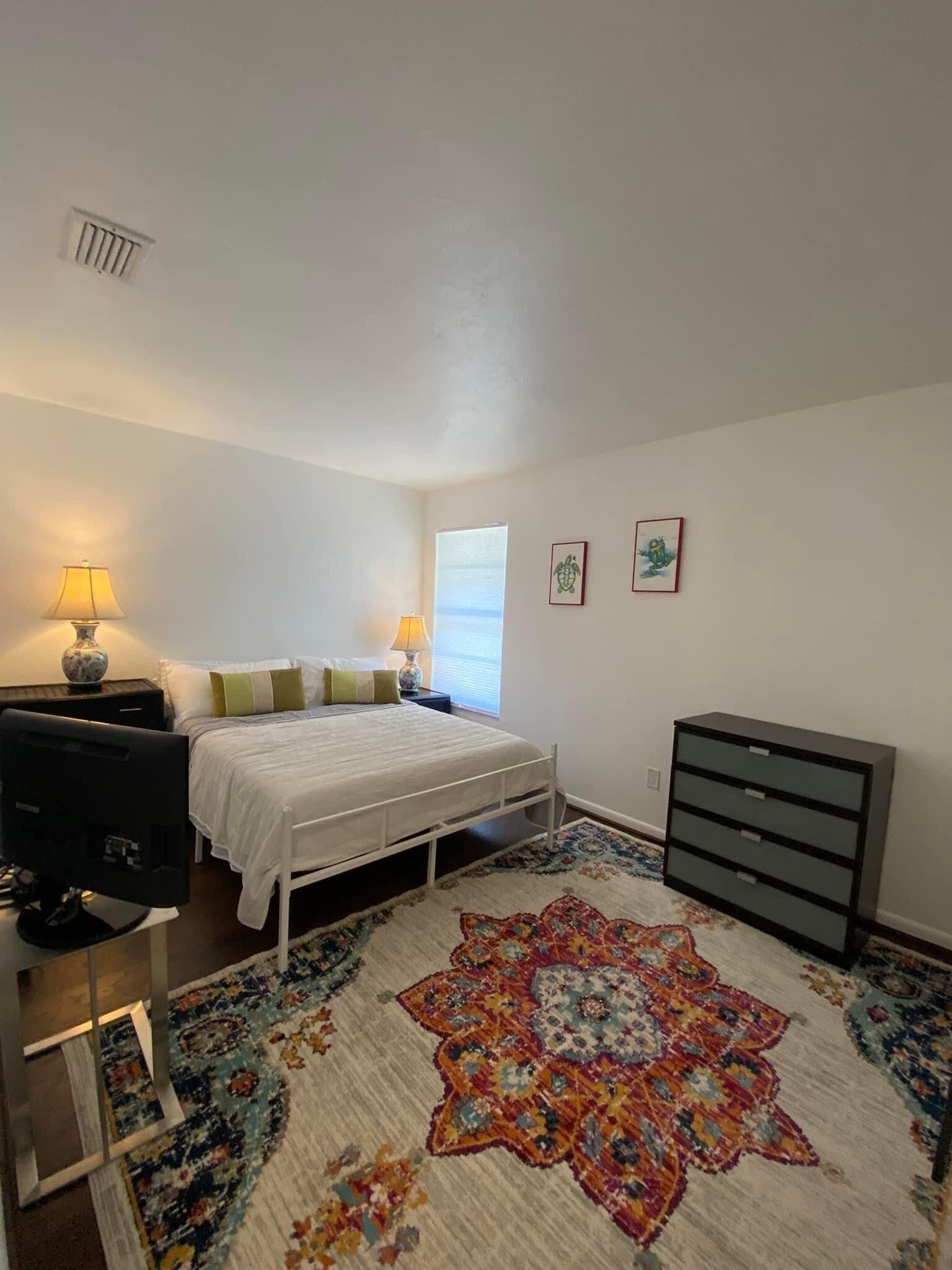 Beautiful Quaint 4 plex Heated Pool and Spa Pets Welcome