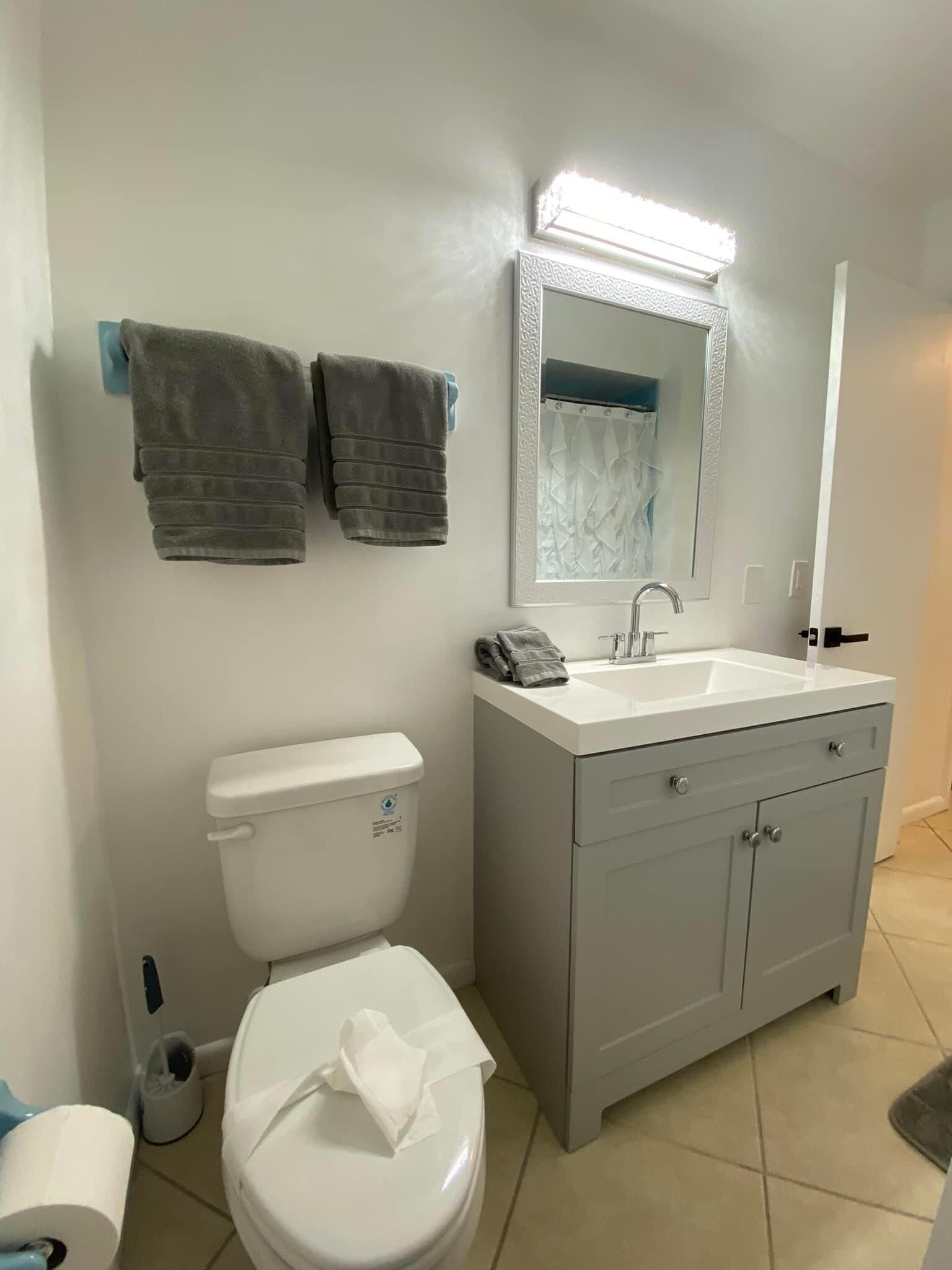 Beautiful Quaint 4 plex Heated Pool and Spa Pets Welcome