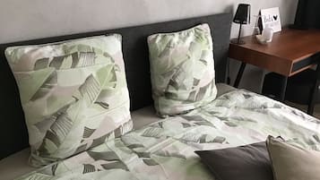 2 bedrooms, desk, WiFi