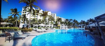 Vidanta Moder Room with Golf