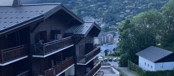 Studio with balcony 5 minutes from the center and shops. Pets welcome