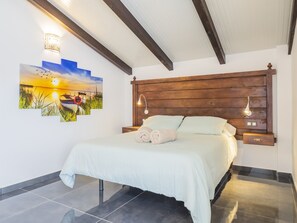 6 soverom, strykejern/-brett, wi-fi (inkludert) og sengetøy