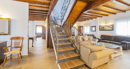 Cubo's Villa El Encinar / vistas / piscina privada / wifi / cargador coche eléctrico