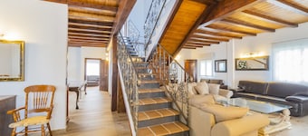 Cubo's Villa El Encinar / vistas / piscina privada / wifi / cargador coche eléctrico