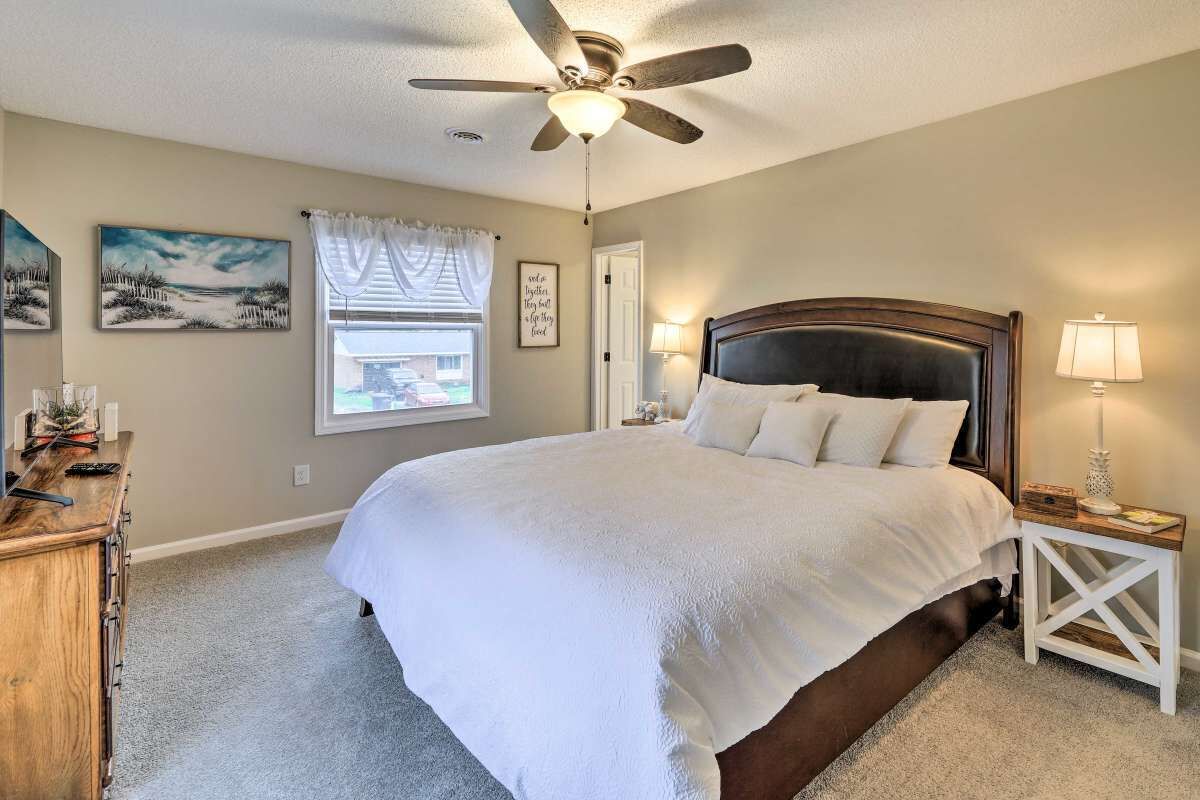 Bright House w/ Fire Pit & Screened-In Porch