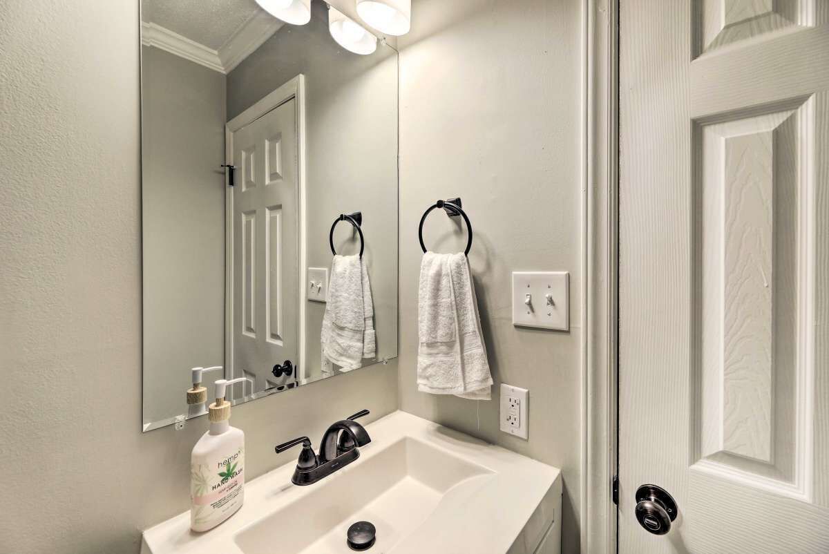 Bright House w/ Fire Pit & Screened-In Porch