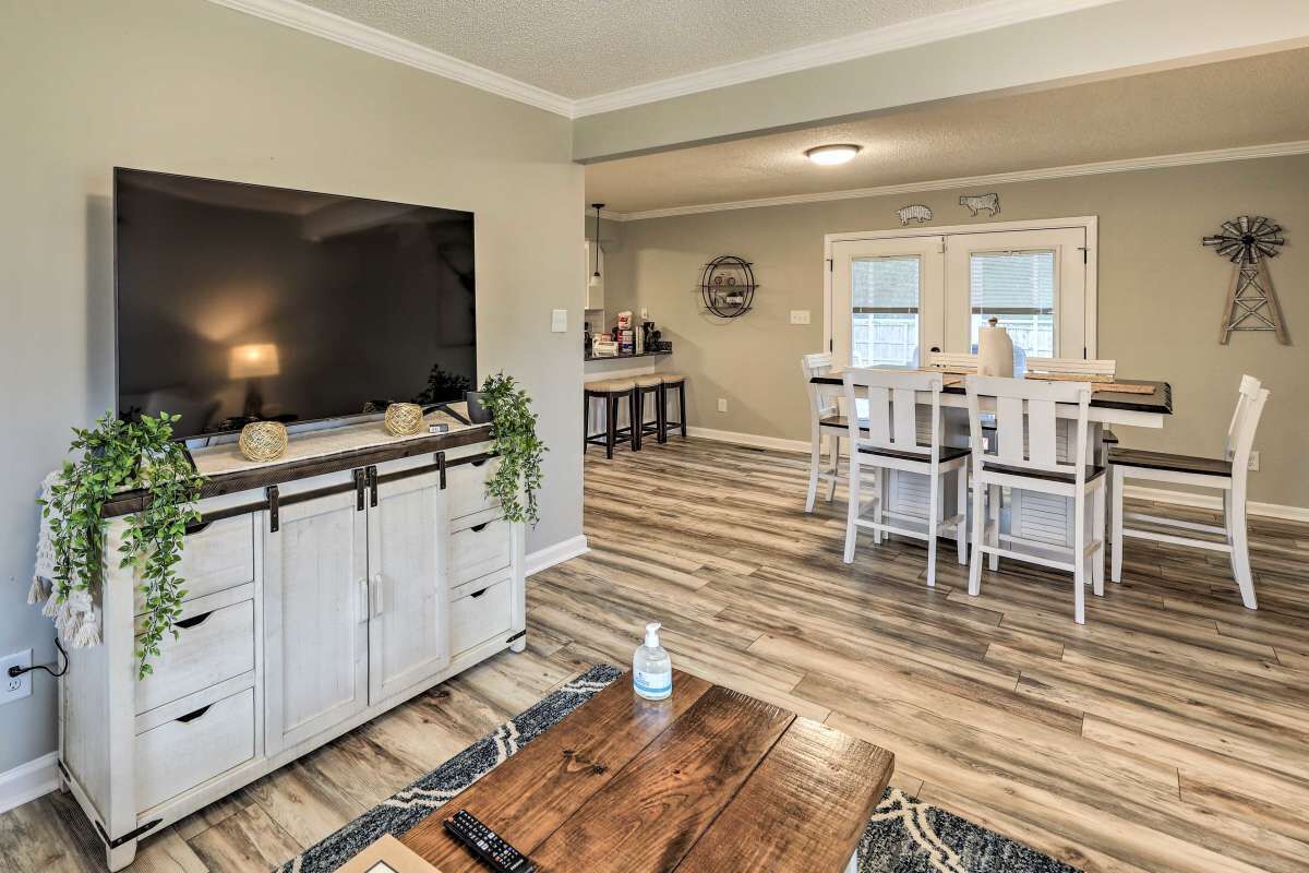 Bright House w/ Fire Pit & Screened-In Porch