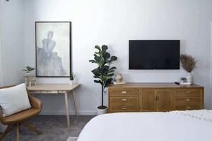 3 bedrooms, desk, iron/ironing board, travel cot