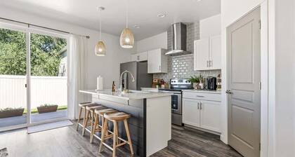 Modern Nampa Retreat | 3BR/2BA | Sleeps 10 | Patio + BBQ | Near Boise