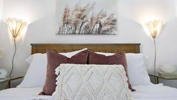 3 bedrooms, desk, iron/ironing board, travel crib