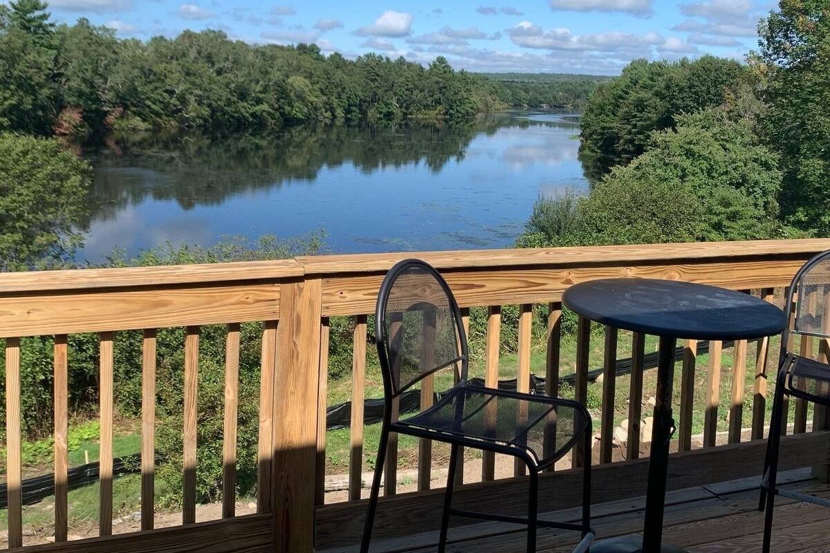 1 غرفة نوم وأغطية فراش متميزة وبديكورات فريدة لكل غرفة