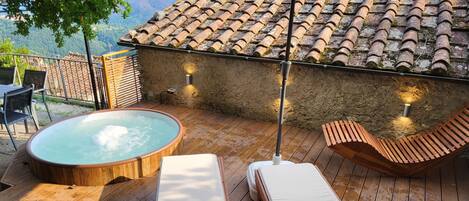 Bain à remous extérieur