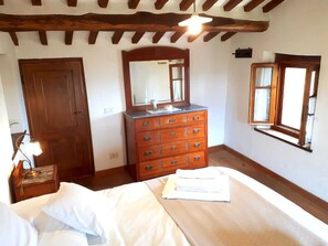 3 chambres, fer et planche à repasser, accès au Wi-Fi (inclus)