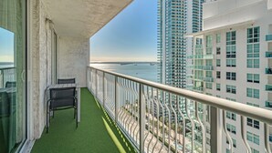 A balcony with a view of a high-rise building and a body of water. - Fabulous Two Bedrooms Brickell+ Free Parking (Miami)