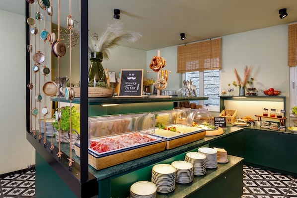 Tägliches Frühstücksbuffet gegen Gebühr