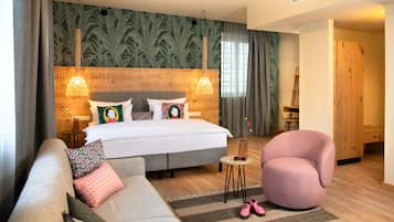 Junior Suite | 1 bedroom, hypo-allergenic bedding, in-room safe, desk