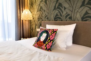 Habitación individual | Ropa de cama hipoalergénica y caja de seguridad en la habitación 