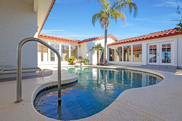 Ulkouima-allas, lämmitetty uima-allas