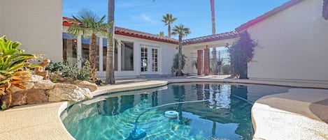 Piscine extérieure, piscine chauffée