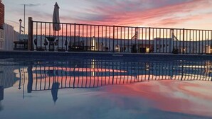 Seasonal outdoor pool - Ways Motel (Hampton)