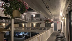 A multi-level parking garage with a covered walkway. - Ways Motel (Hampton)