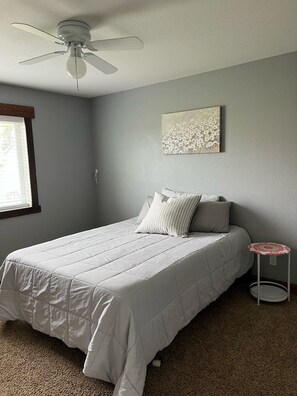 3 bedrooms, desk, iron/ironing board, free WiFi