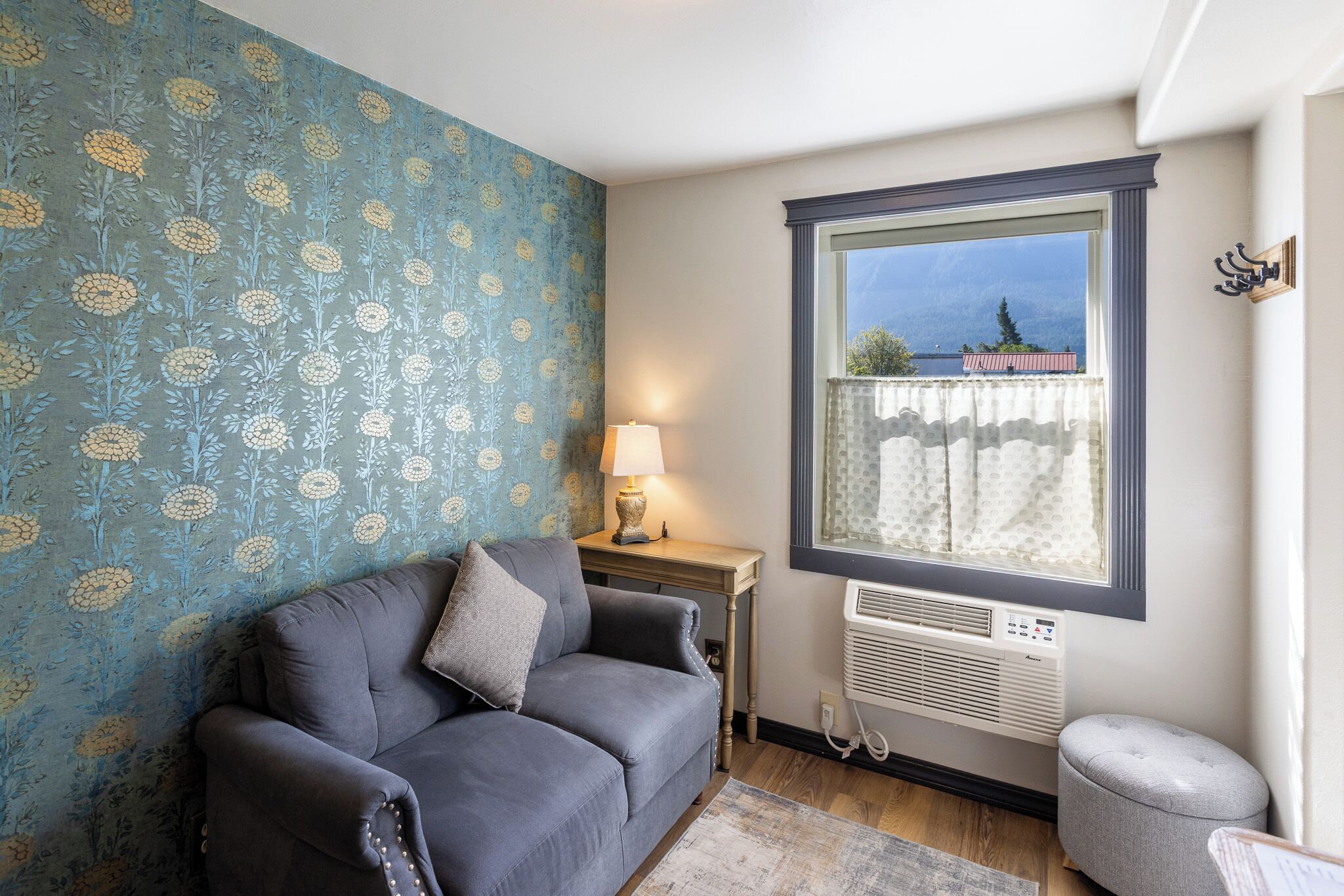 Chambre Double Junior | Literie de qualité supérieure, surmatelas, Wi-Fi gratuit, draps fournis