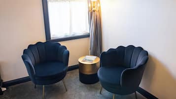 Room 11 | Premium bedding, pillowtop beds, free WiFi, bed sheets