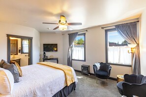 Premium bedding, pillowtop beds, free WiFi, bed sheets - Hotel Stevenson (Stevenson)