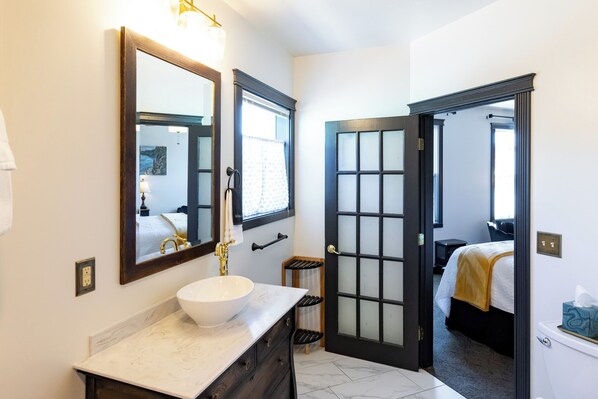 Room 11 | Premium bedding, pillowtop beds, free WiFi, bed sheets - Hotel Stevenson (Stevenson)