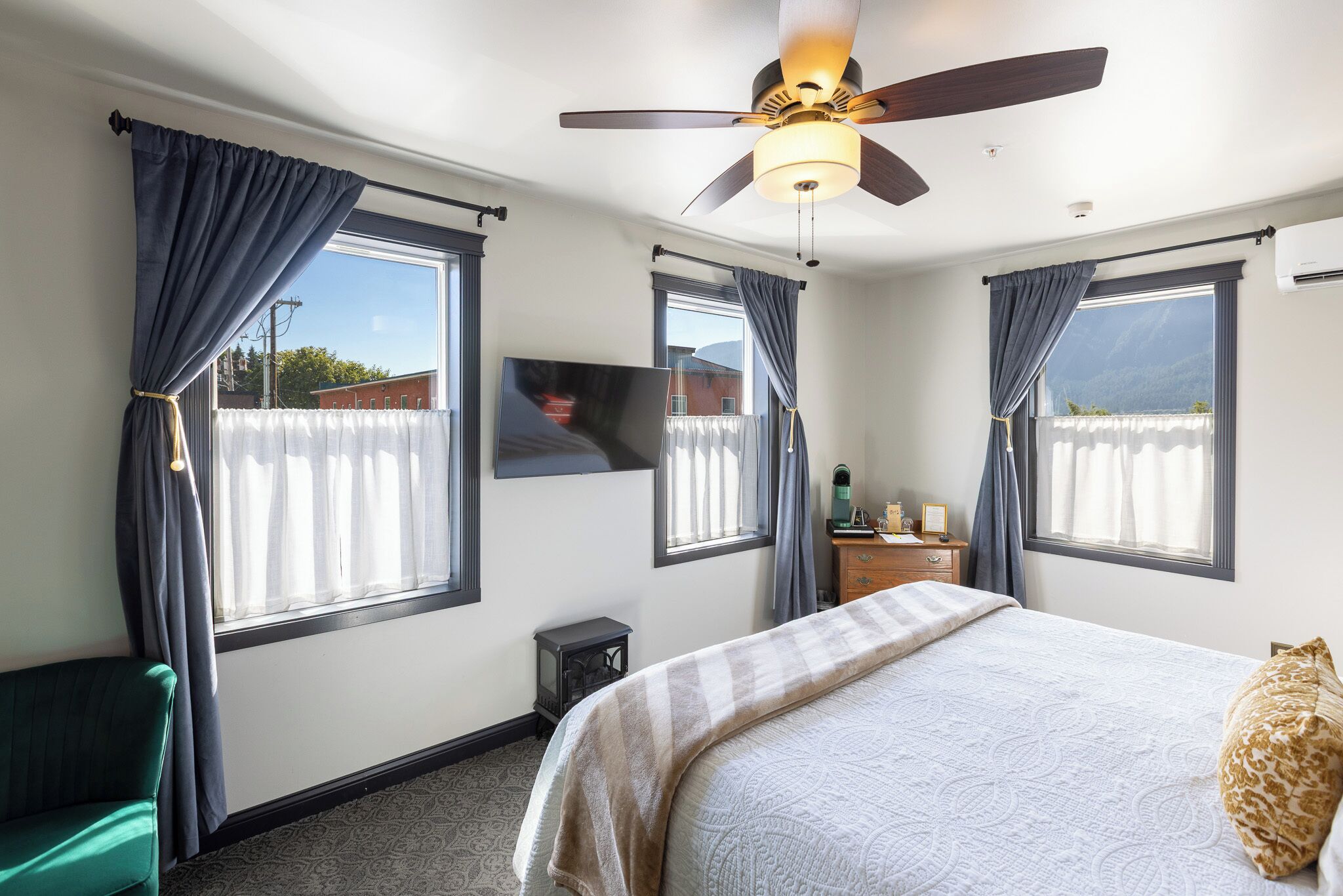 room 10 | premium bedding, pillow-top beds, free wifi, bed sheets