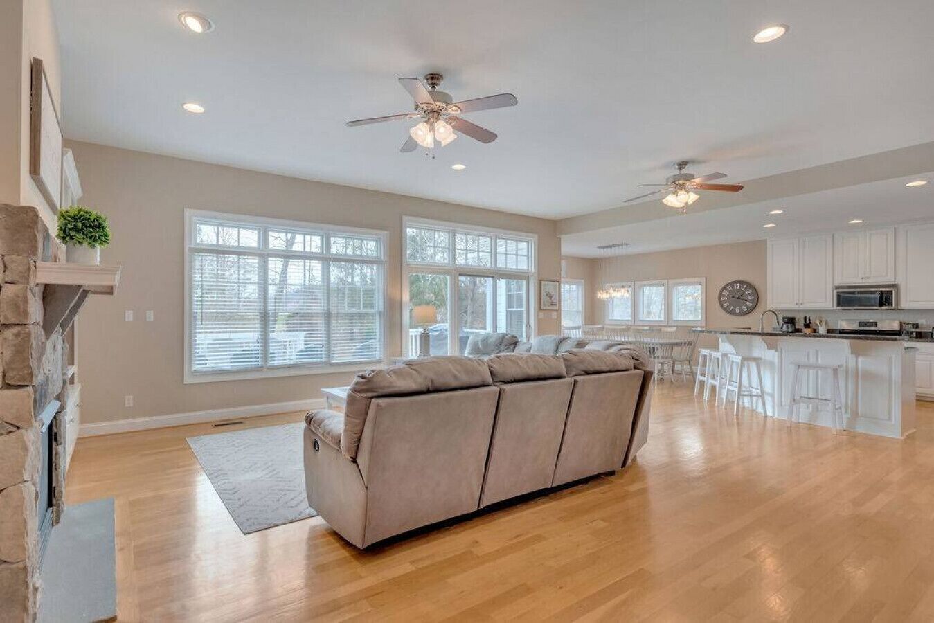 Smart TV, fireplace, table tennis