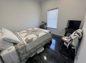 5 bedrooms, iron/ironing board, free WiFi, bed sheets