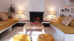 TV, fireplace