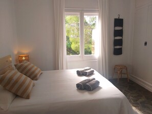 4 bedrooms, iron/ironing board, free WiFi, bed sheets - Villa with sea view 150 m from the beach, privileged location (Roses)