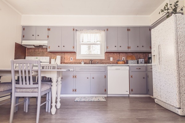 ثلاجة، ميكروويف، فرن، موقد طهي مسطح