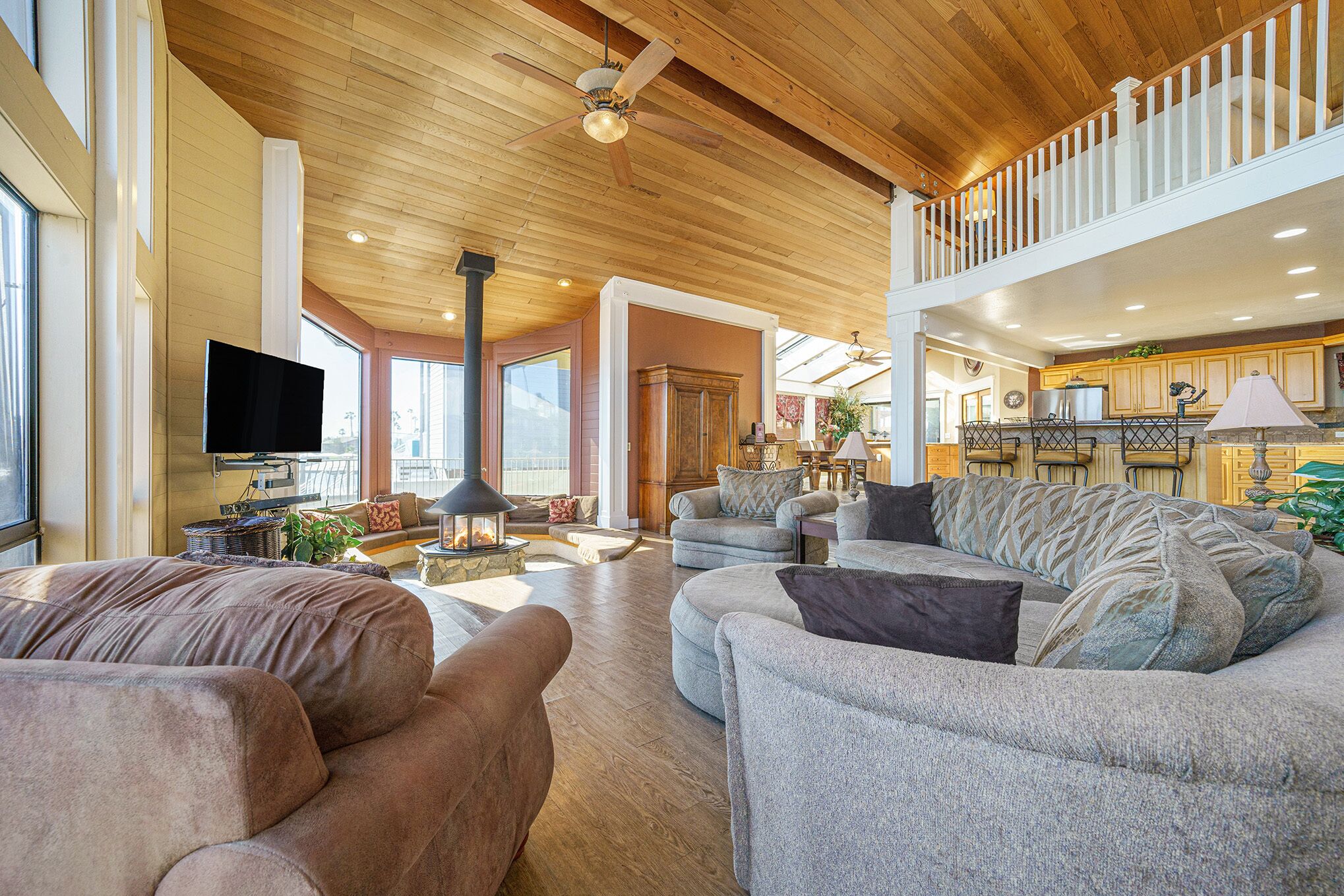 The Discovery Bay Resort Home- 1 min to Fast Water, Pool, New Dock