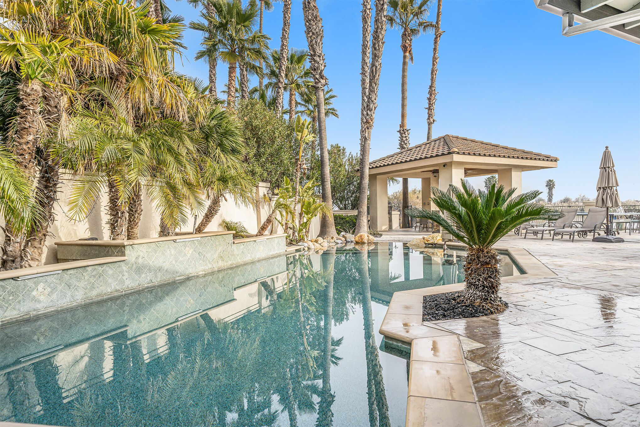 The Discovery Bay Resort Home- 1 min to Fast Water, Pool, New Dock