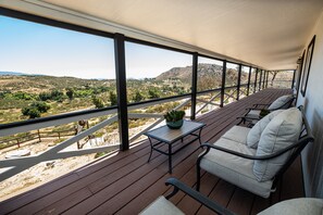 Terrace/patio - Heart of Wine country and Home of Hot Air Balloon (Temecula)