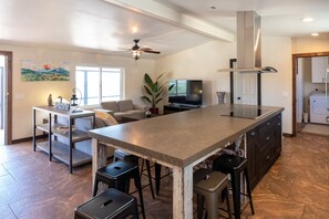 Interior - Heart of Wine country and Home of Hot Air Balloon (Temecula)